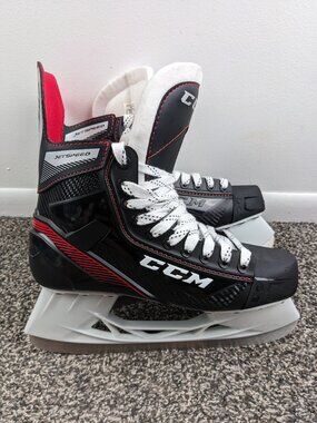 NEW CCM JetSpeed FT455 Ice Hockey Skates Senior Size 9 R Black Red Shoe Sz 10.5
